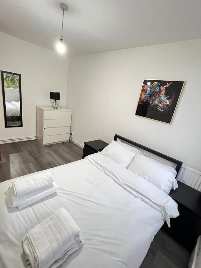 Entire 3 Bedroom Luxury Apartment In London With Private Balcony エクステリア 写真
